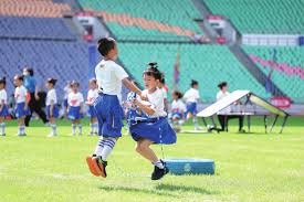 揭开东南亚博彩“园区”的面纱：高薪招聘背后的黑暗真相。（走进东南亚博彩园区：高薪诱惑背后的残酷真相）